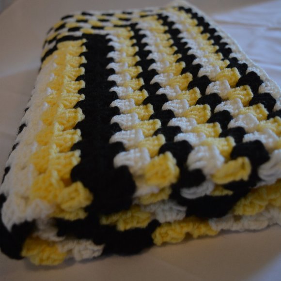 Crochet Bumble Bee Baby Blanket/New - Picture 4 of 4